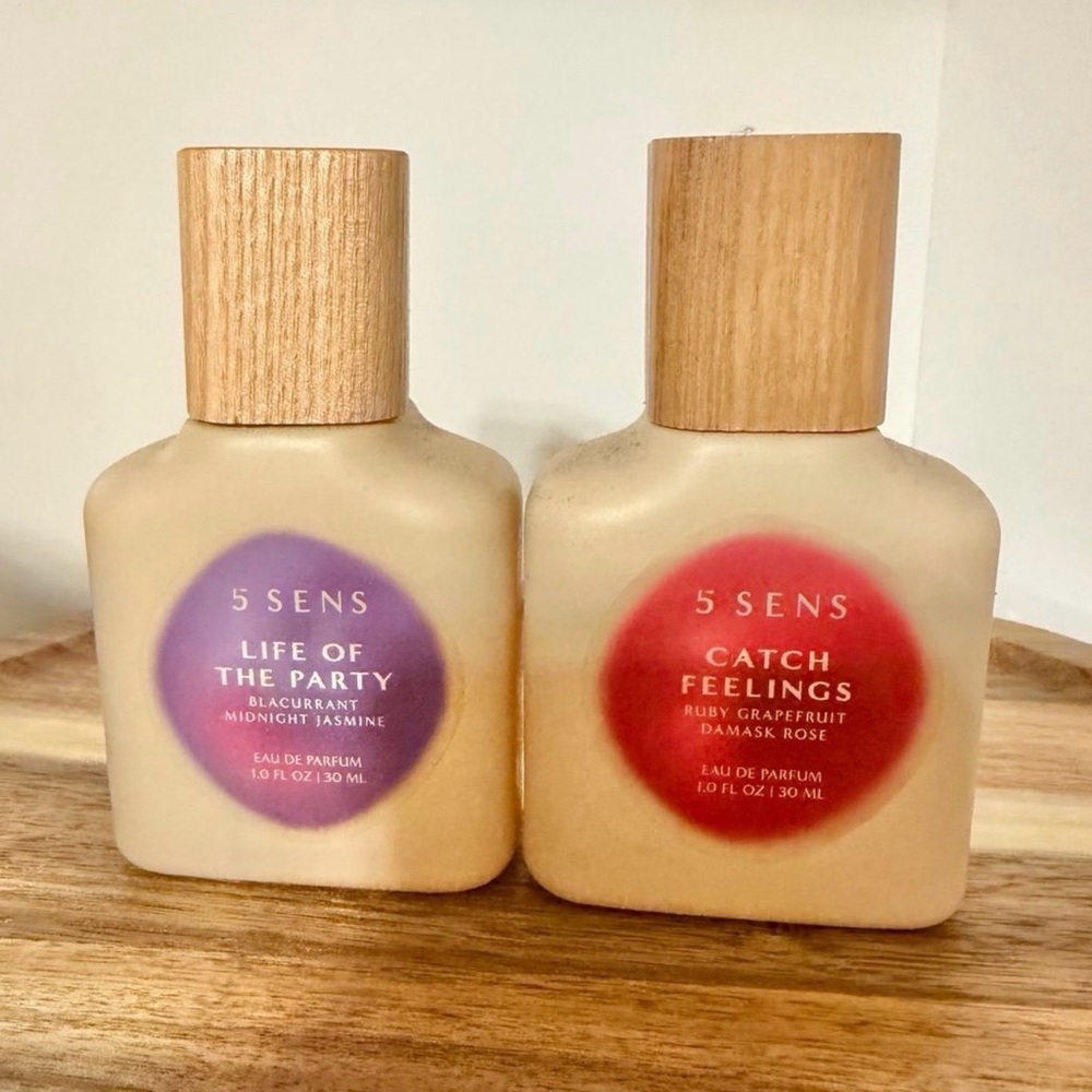 5 Sens Perfume Duo with Purple and Red Labels